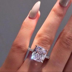 NEW 8 CT WHITE SAPPHIRE SOLITAIRE ENGAGEMENT RING, CUTE RING, SHINY RING.